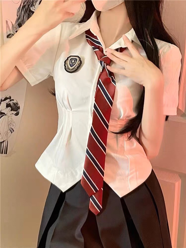 JK+黑丝|今天像是踹人挺疼 的坏学姐