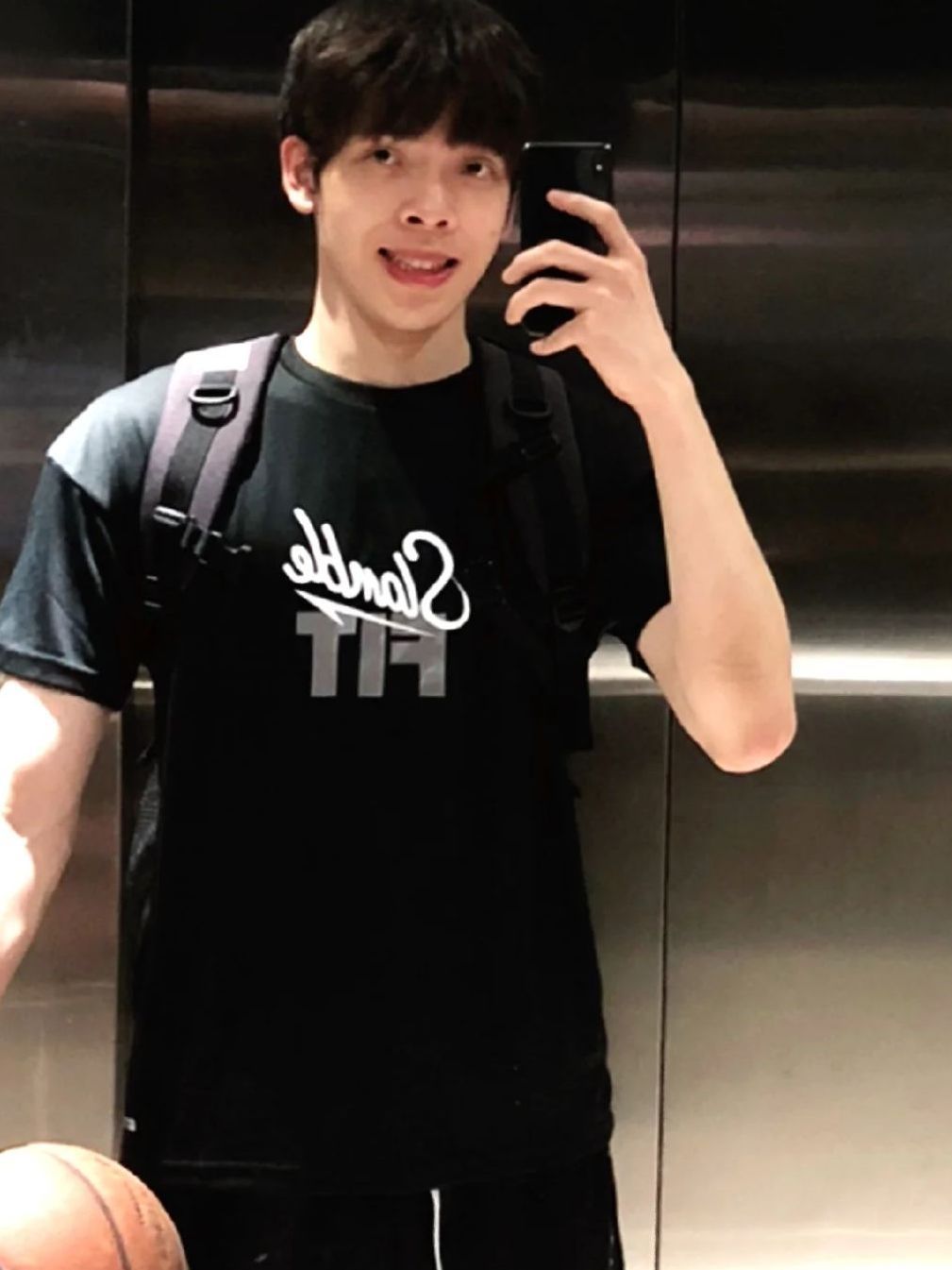 炎炎夏日~背心 穿搭当然不能缺席..