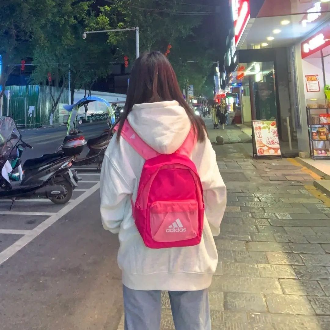 可爱adida经典包包