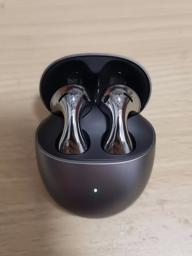 这耳机的造型太科幻了,最舒服半入耳式耳机