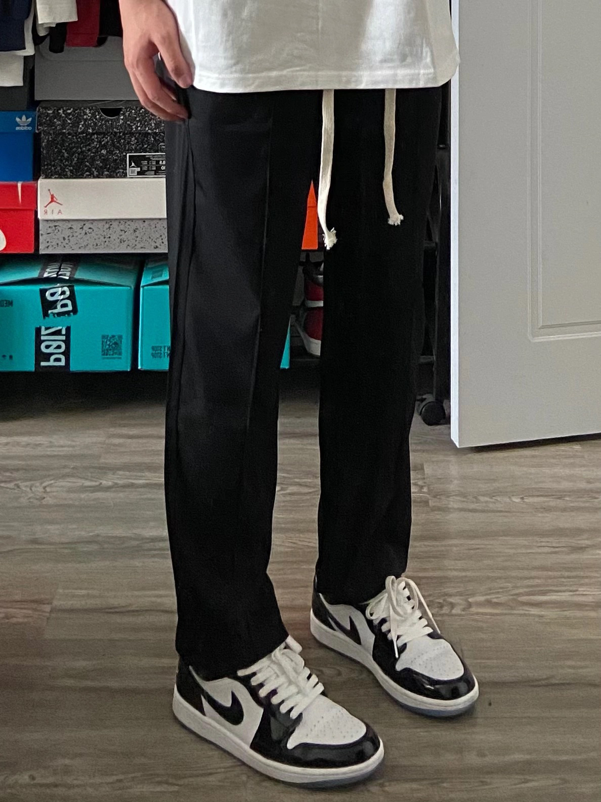 男生夏季穿搭|白色休闲T恤➕黑色休闲长裤!