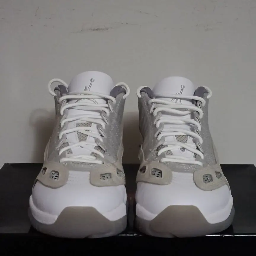 Air Jordan 11 IE 白灰