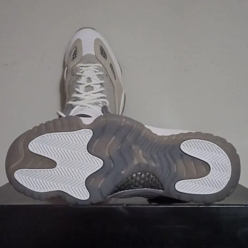 Air Jordan 11 IE 白灰