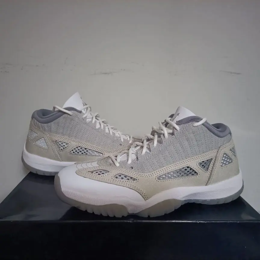 Air Jordan 11 IE 白灰