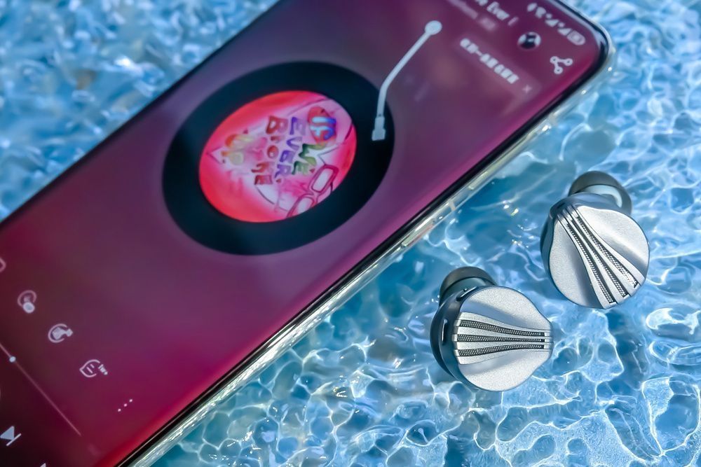 手机听歌也能HiFi?旗舰蓝牙主控+独立DAC加持,分享来自专业音频大厂的飞傲FW3
