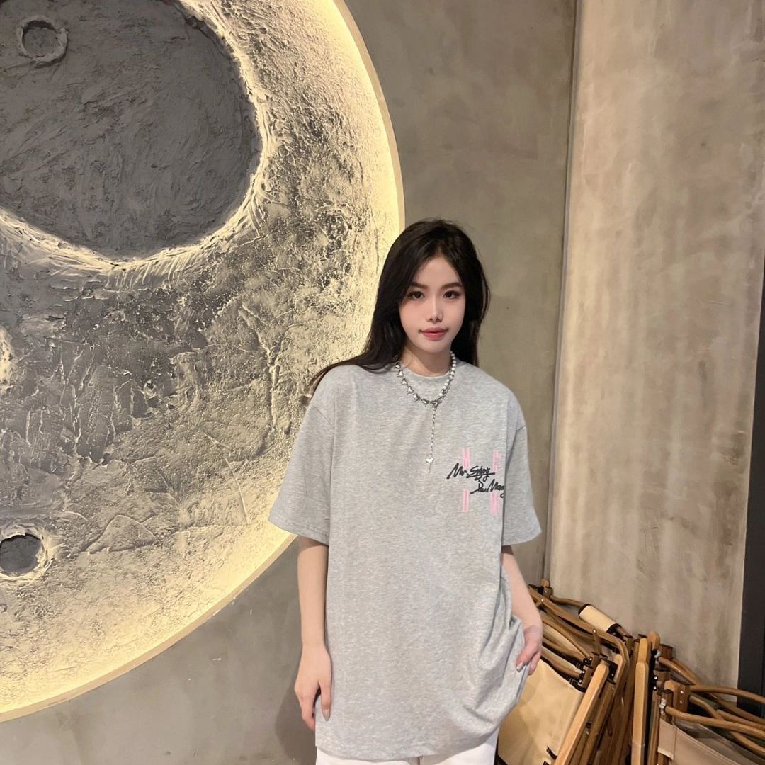 低调设计感短袖很貌美