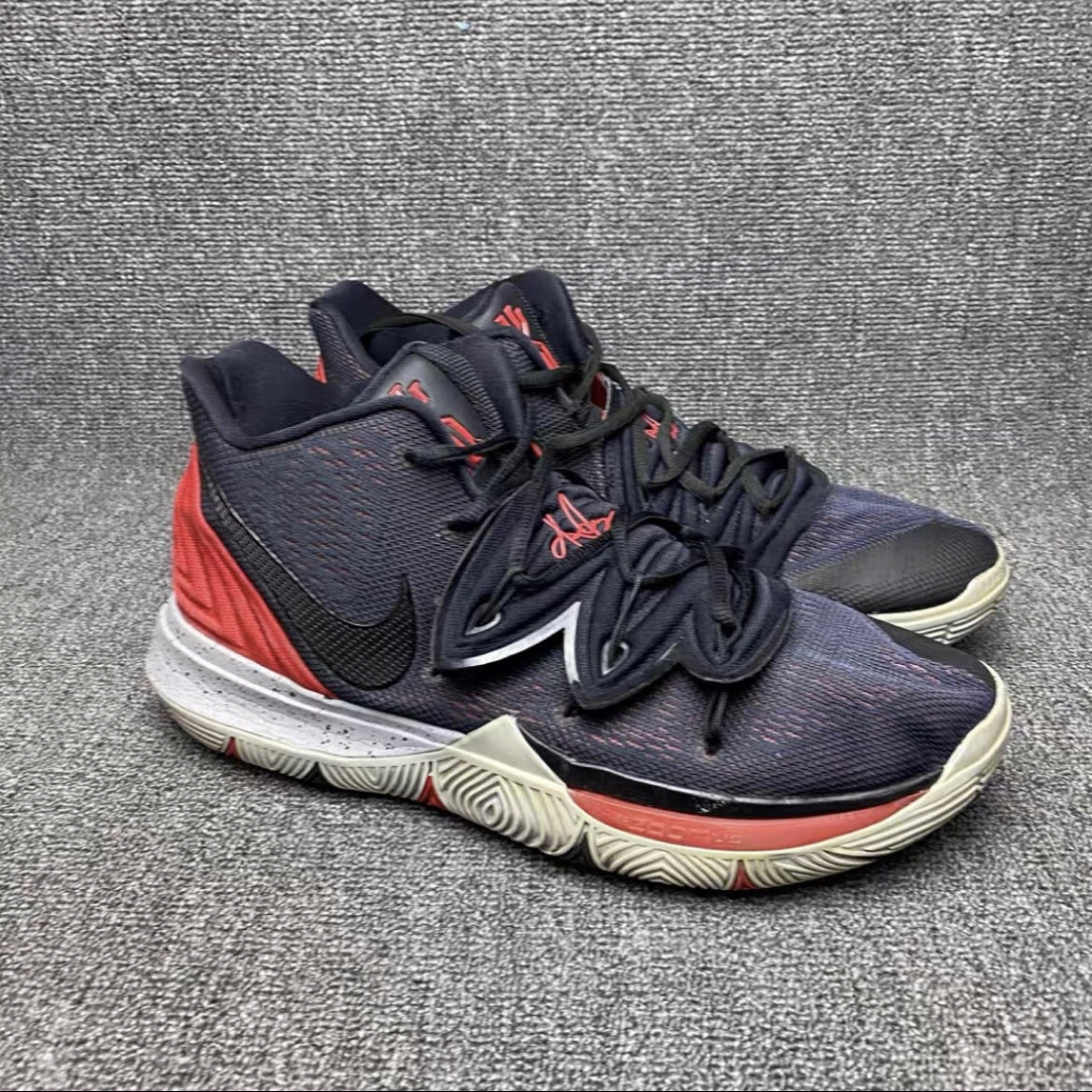 岁暮天寒nike 欧文5代KYRIE5 黑红！！1