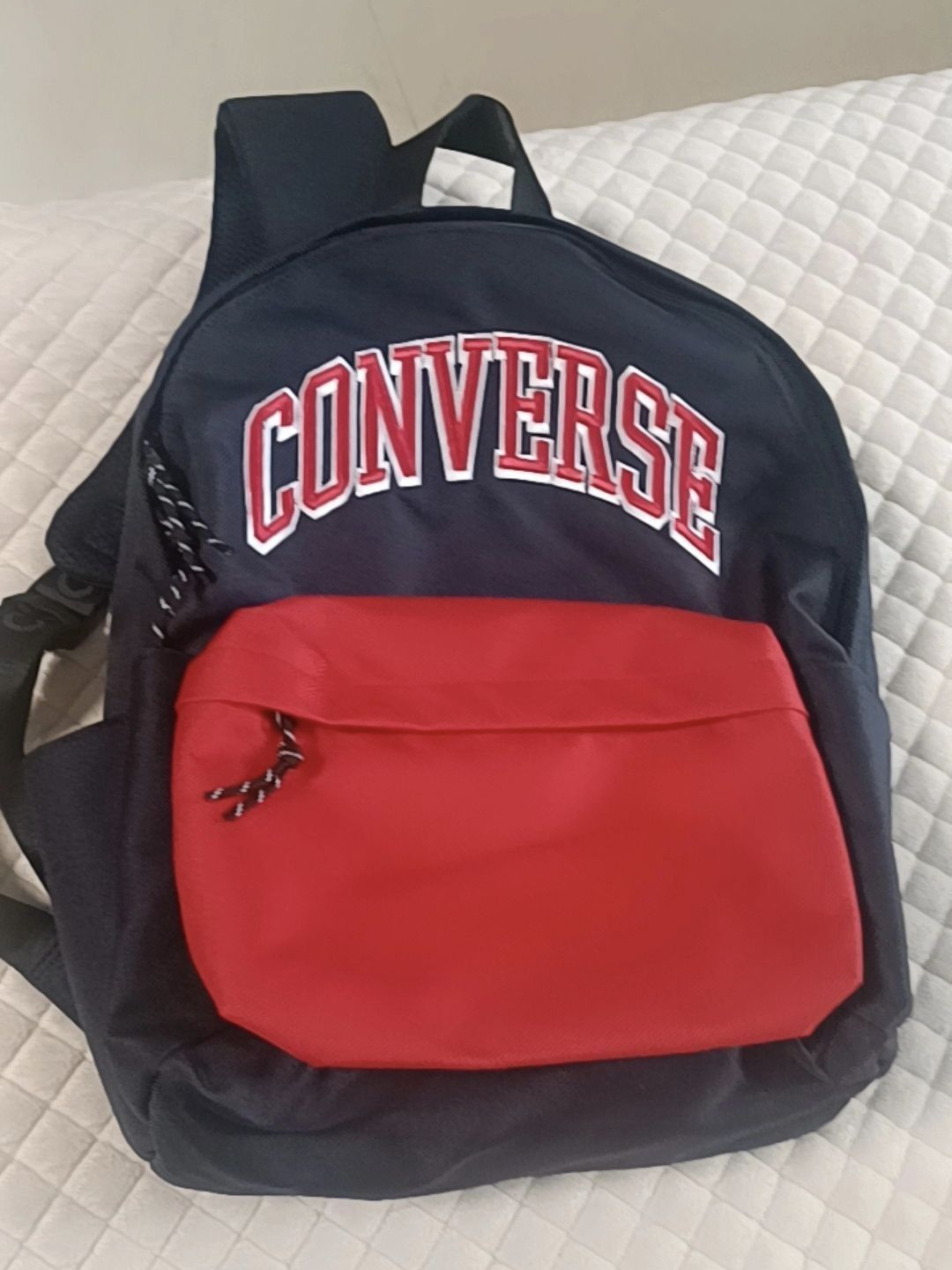 本女大学生表示🎒对这个双肩包很🈵意❗️
