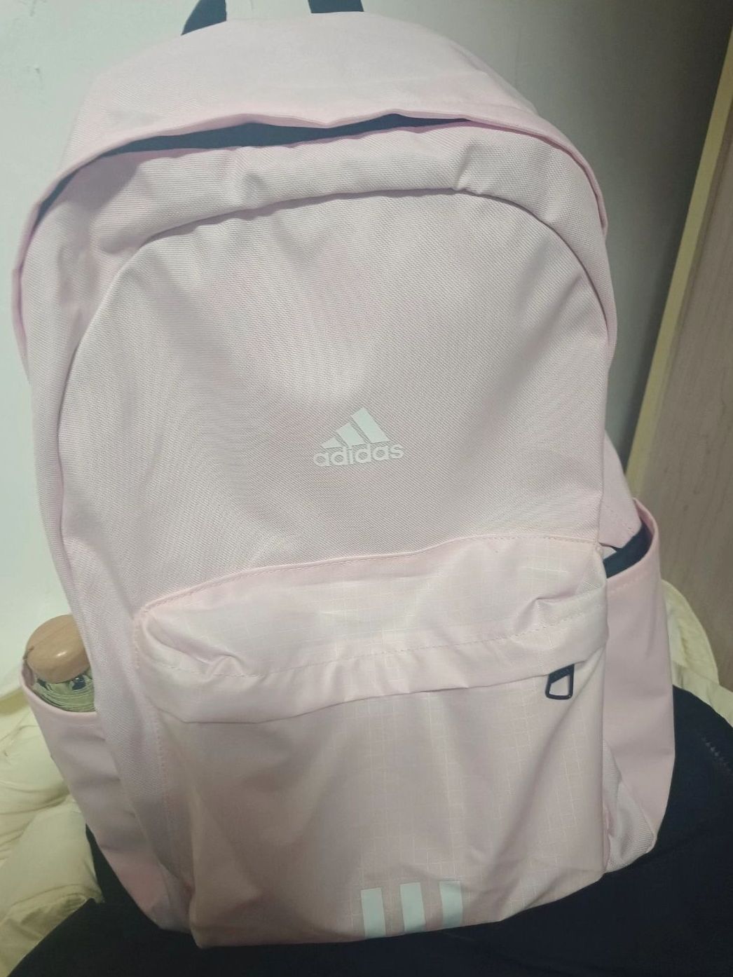 淡粉色双肩包来了