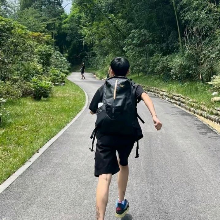 运动旅行双肩包来喽