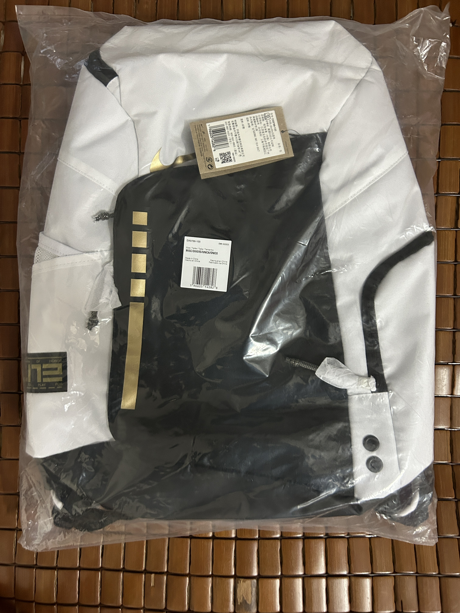 Nike大容量双肩包