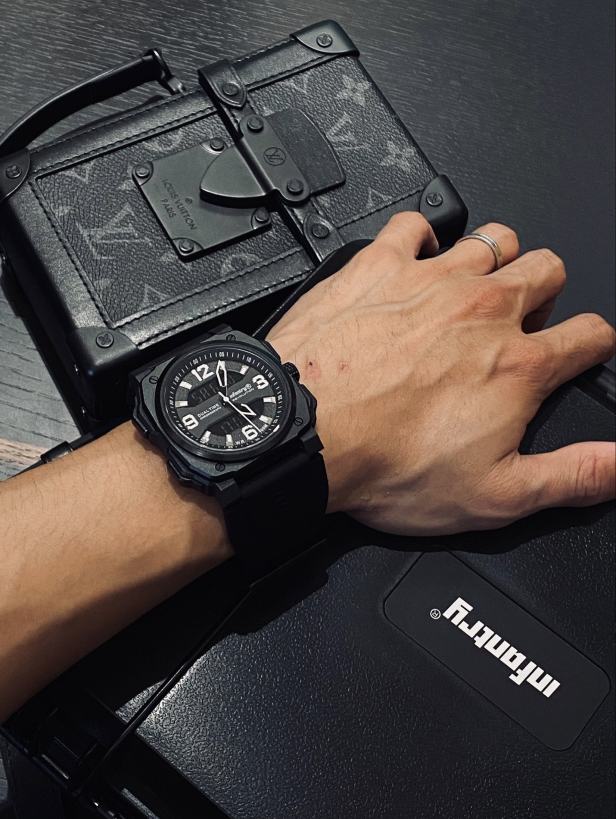 鹰轰INFANTRY黑武士🖤一块直击我心的高颜值运动手表✨