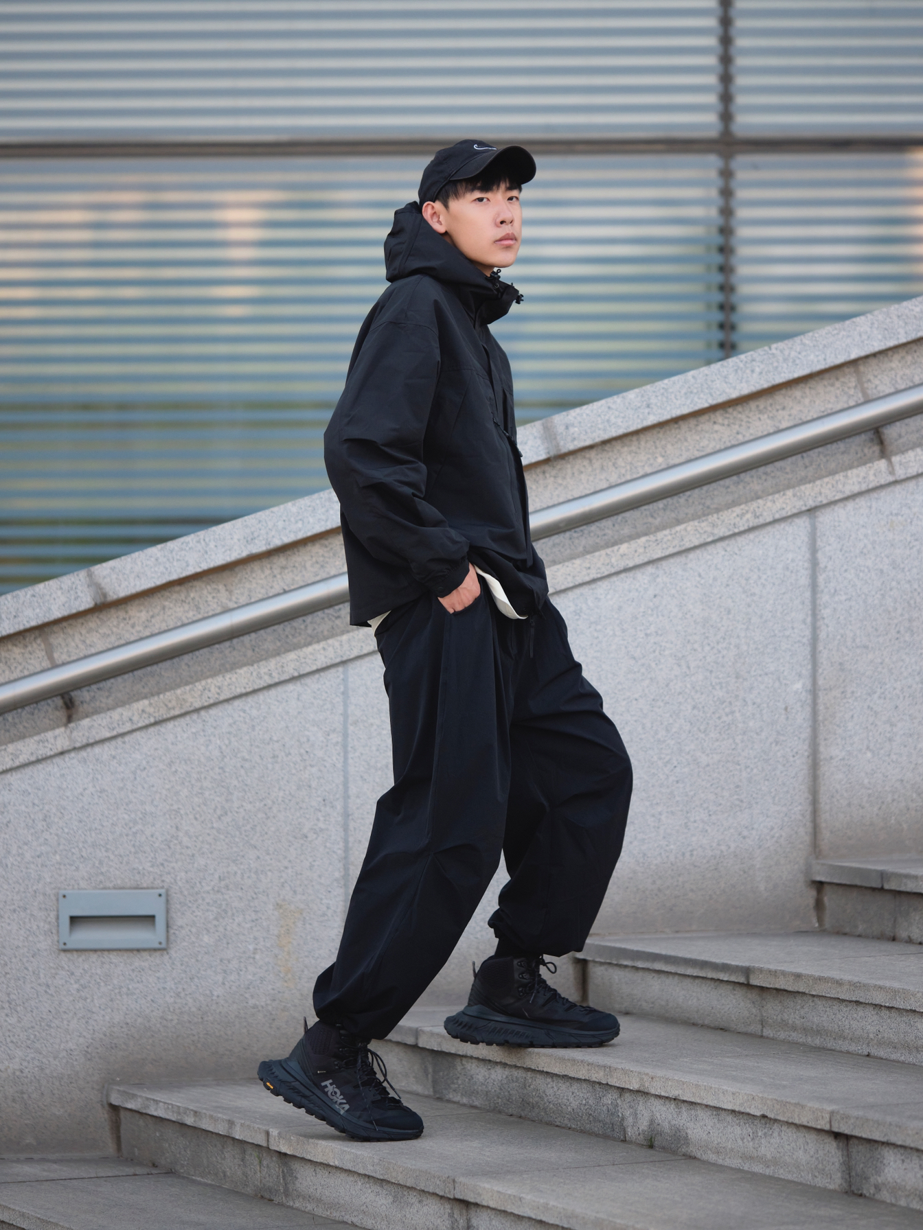 提前入秋的黑武士机能风OOTD