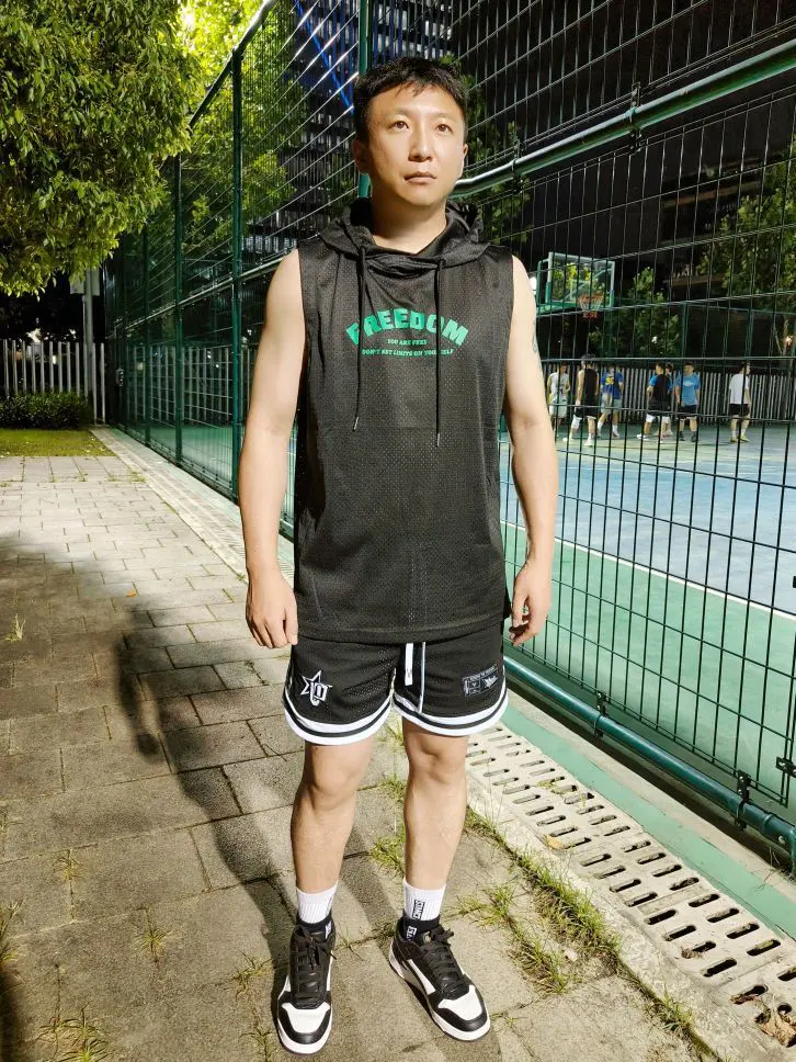 酷热夏季,一定要有套个性的衣服~