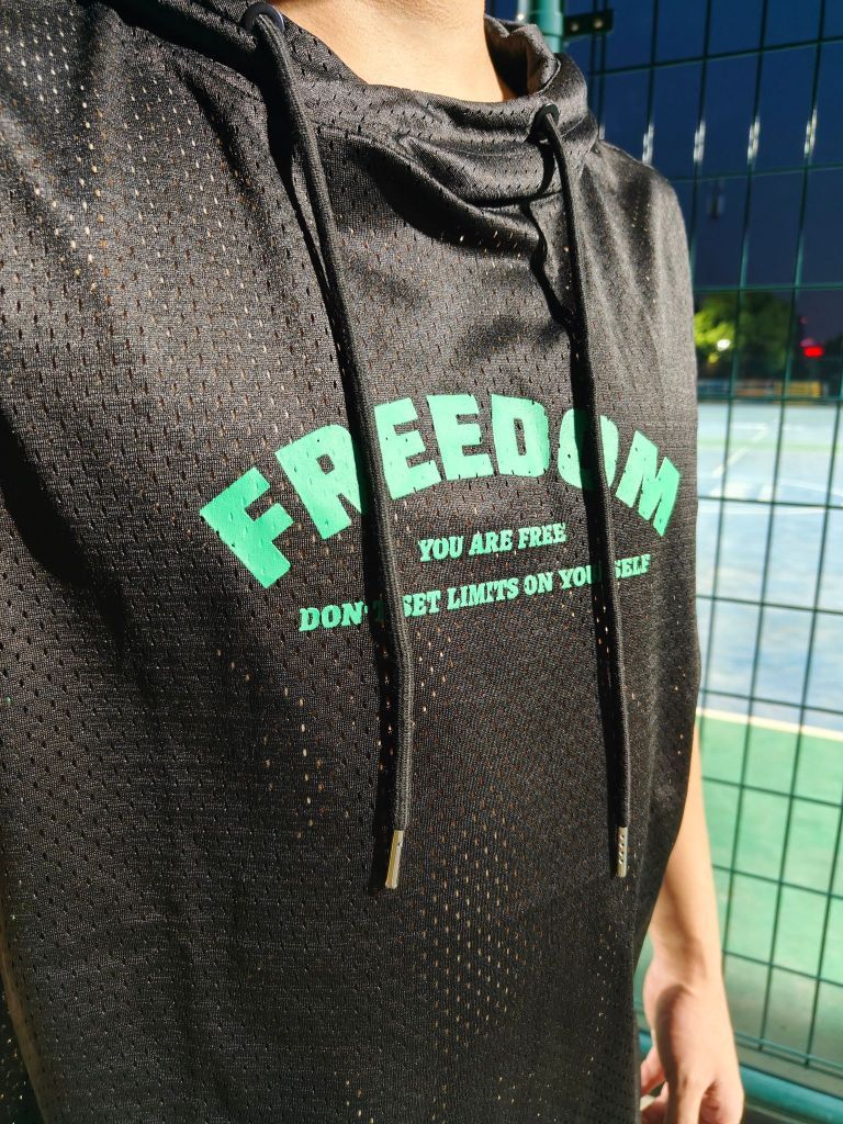 酷热夏季,一定要有套个性的衣服~