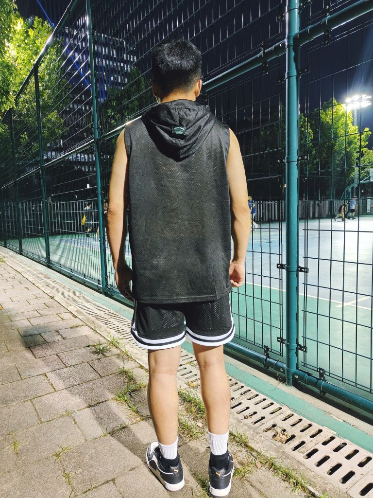 酷热夏季,一定要有套个性的衣服~