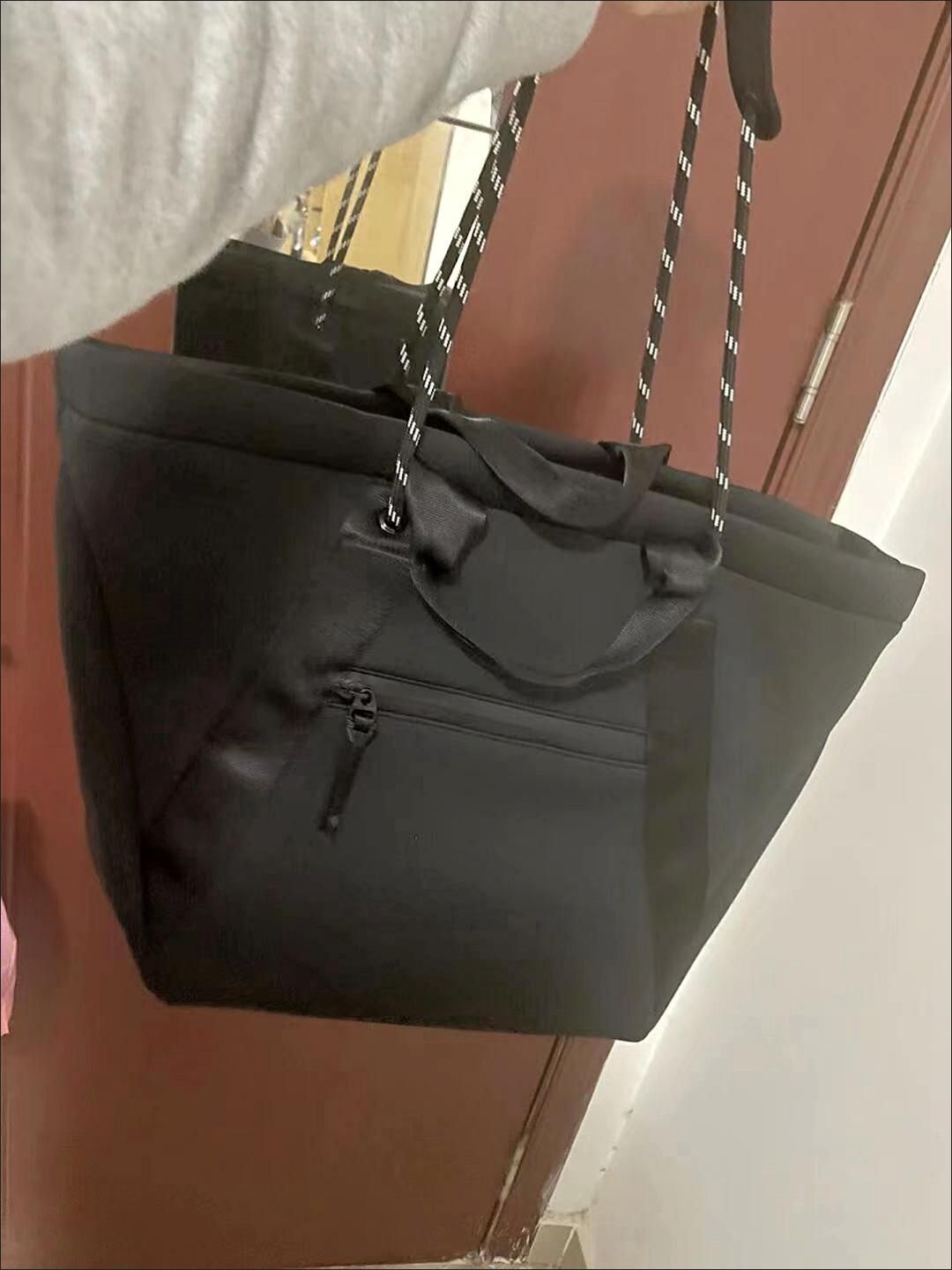 潮范儿荡漾，百变包托特拎👜 这个夏天，才是你的party之选！💃
