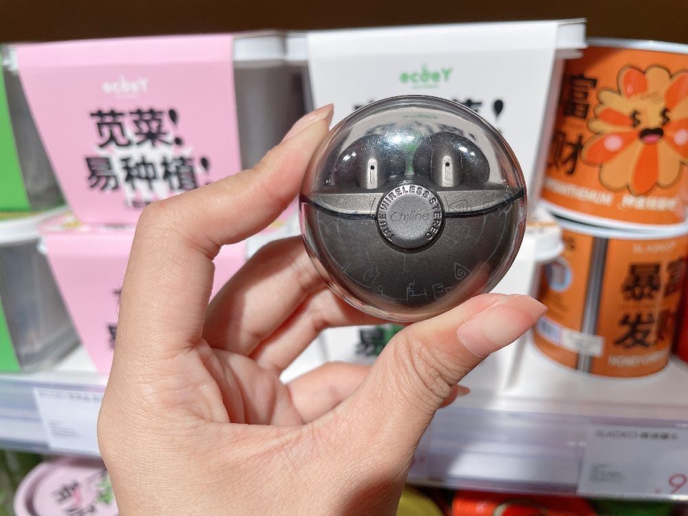 你的耳机好小哦～