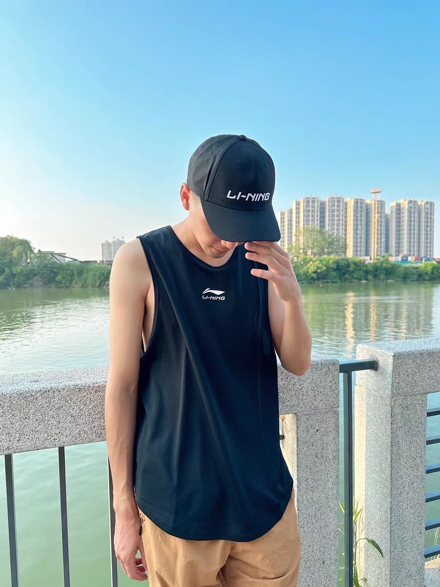 夏日最爱无袖T恤赶紧穿起来！