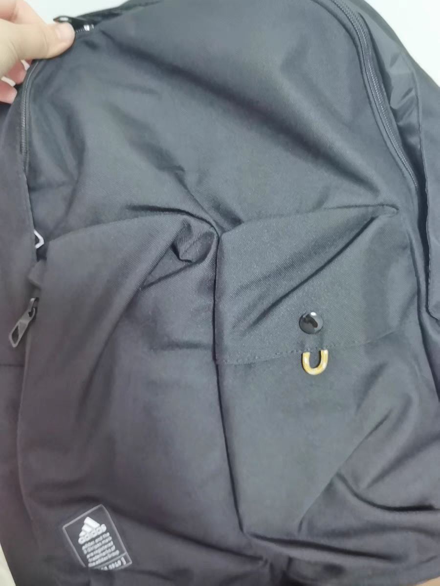 又买了一款运动休闲系列双肩包