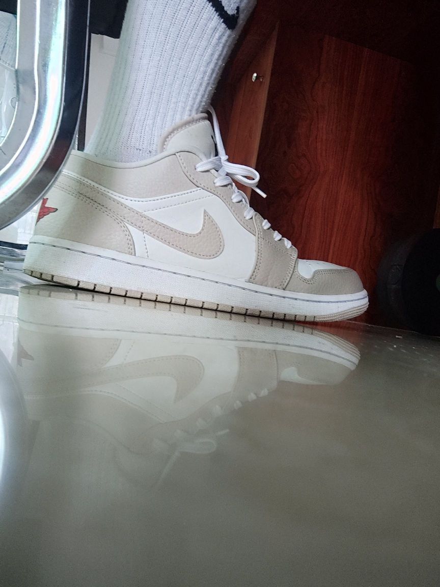 最近新入的一双aj1，卡其色