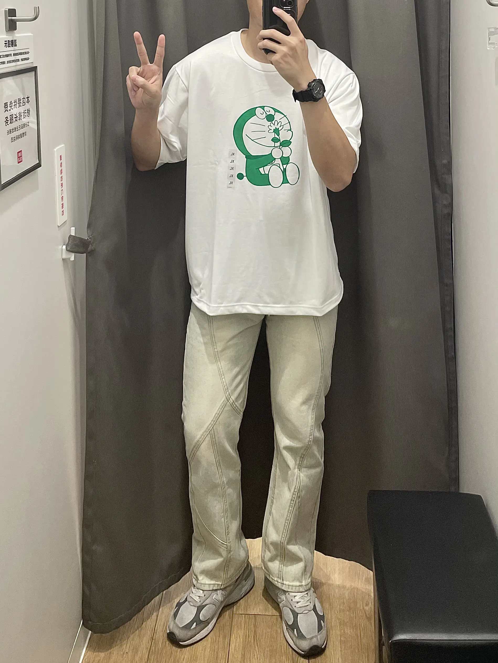 优衣库穿搭|机器猫印花T恤+米白牛仔 酷🕶️