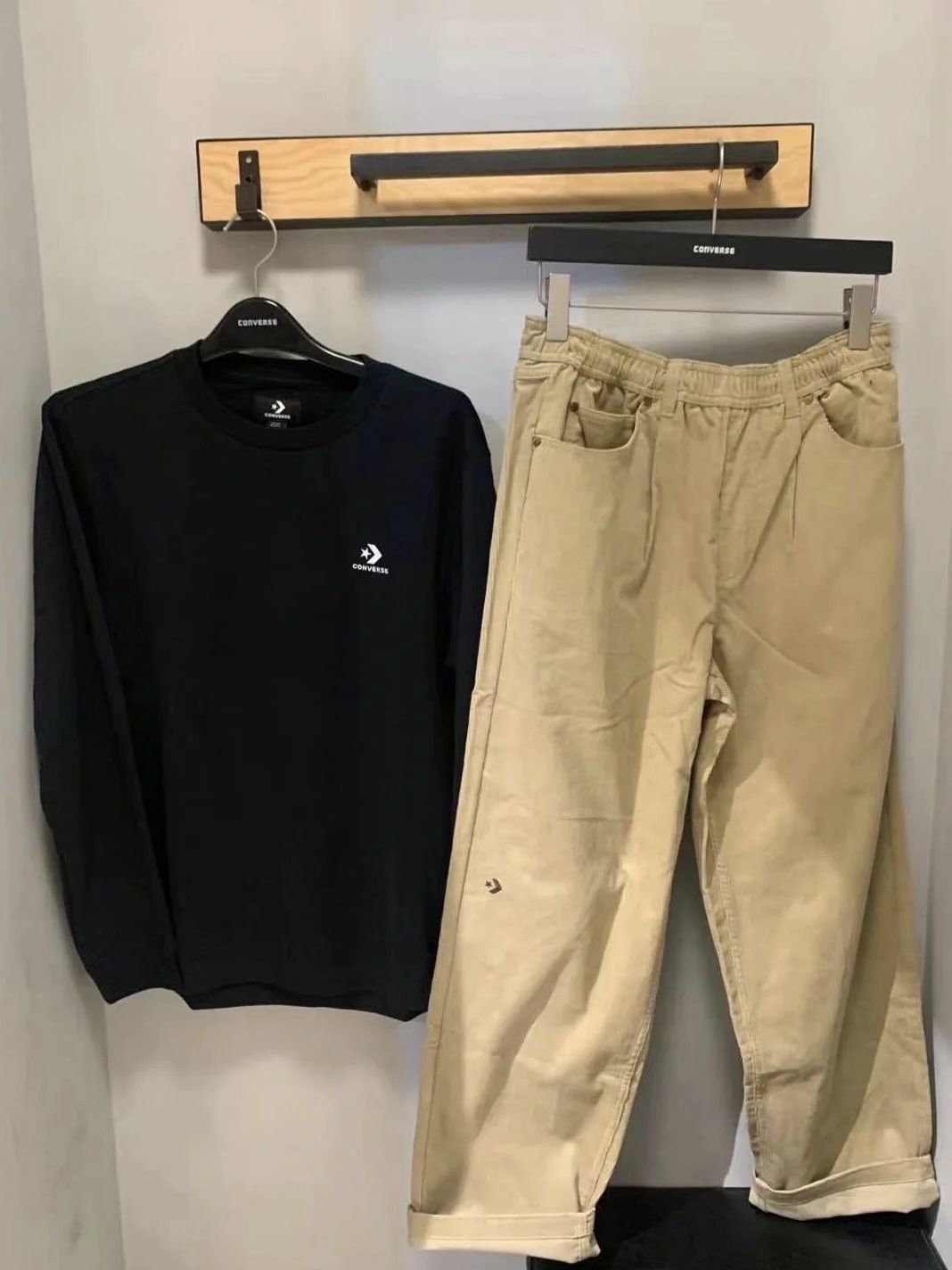 OOTD ｜日系工装穿搭 黑色卫衣+卡其色工装裤