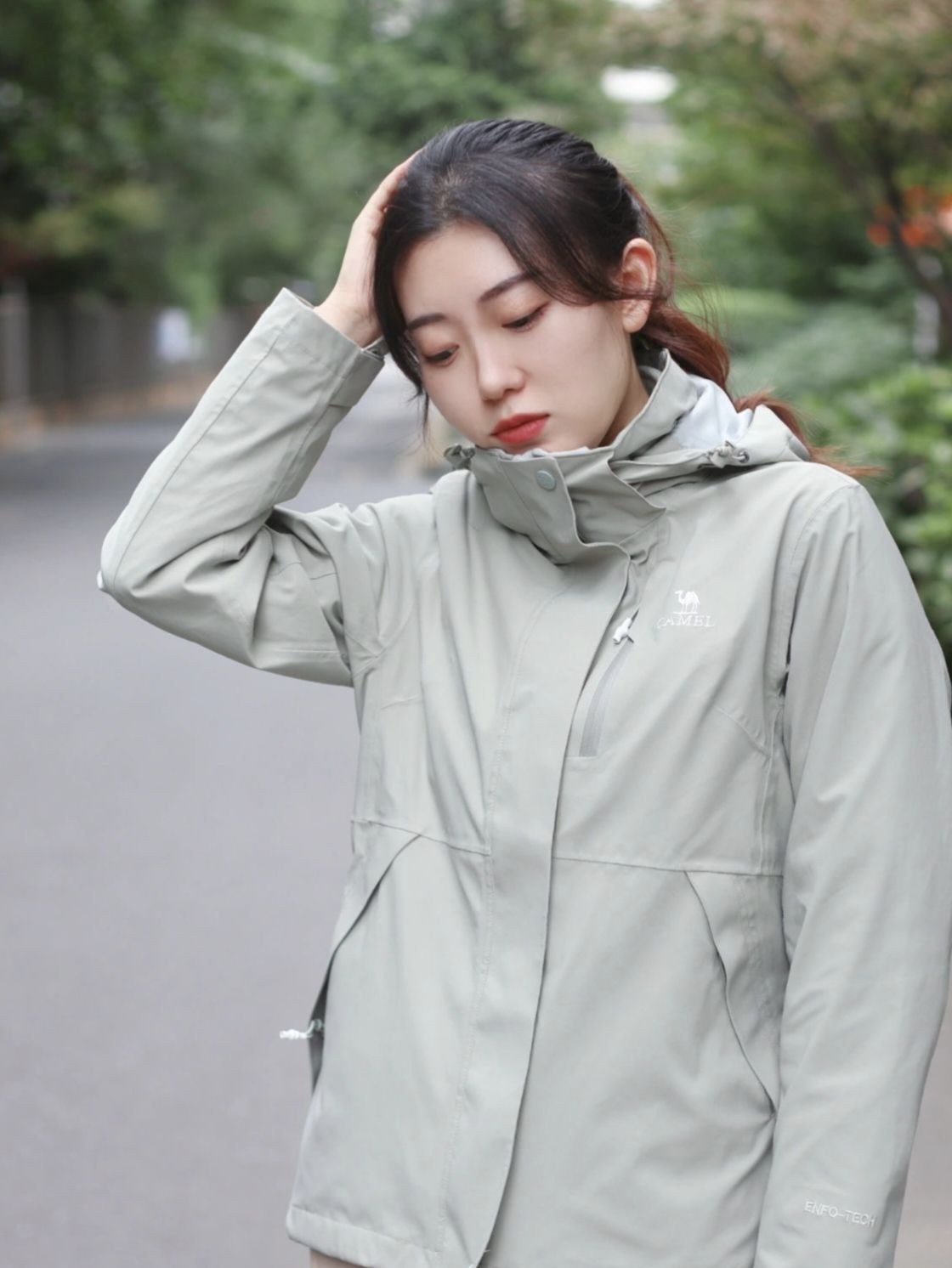 秋高气爽🍁太太适合穿冲锋衣徒步旅行了