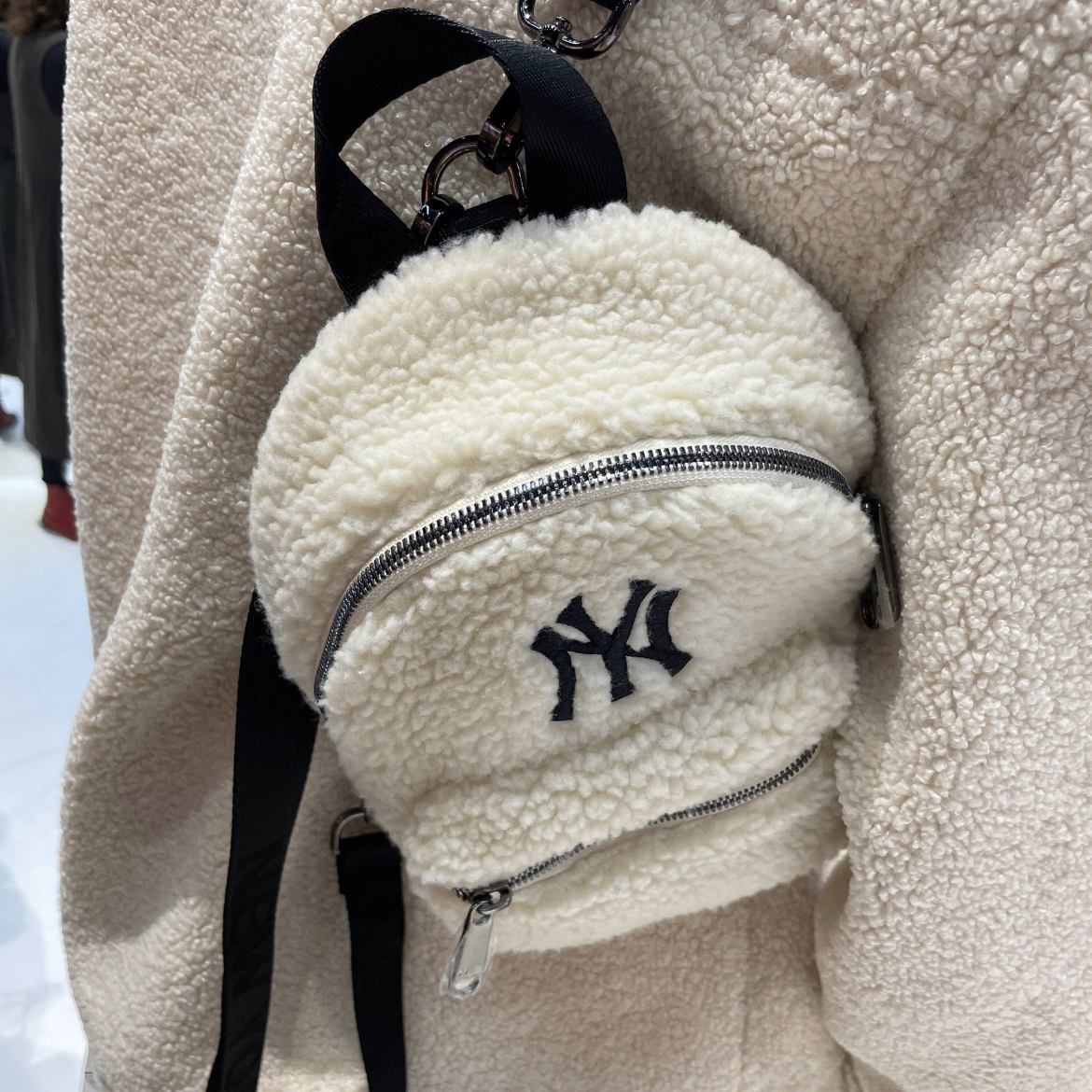 泫雅同款 mlb包包推荐