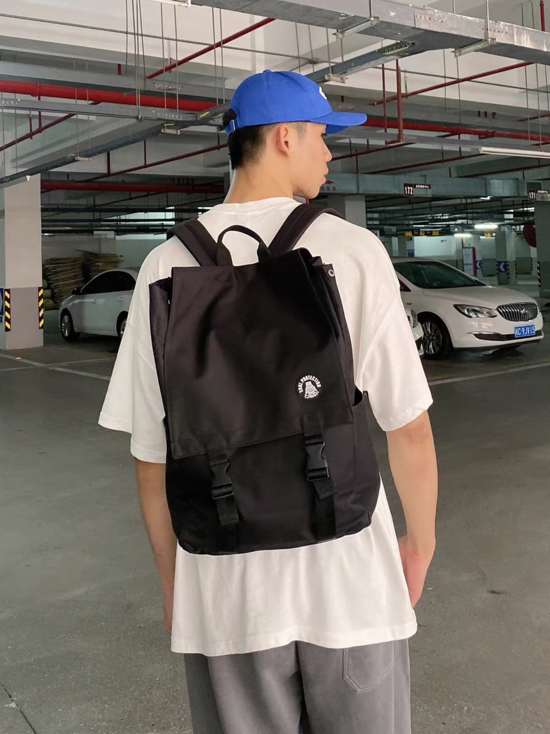 本女大学生表示🎒对这个双肩包很🈵意❗️