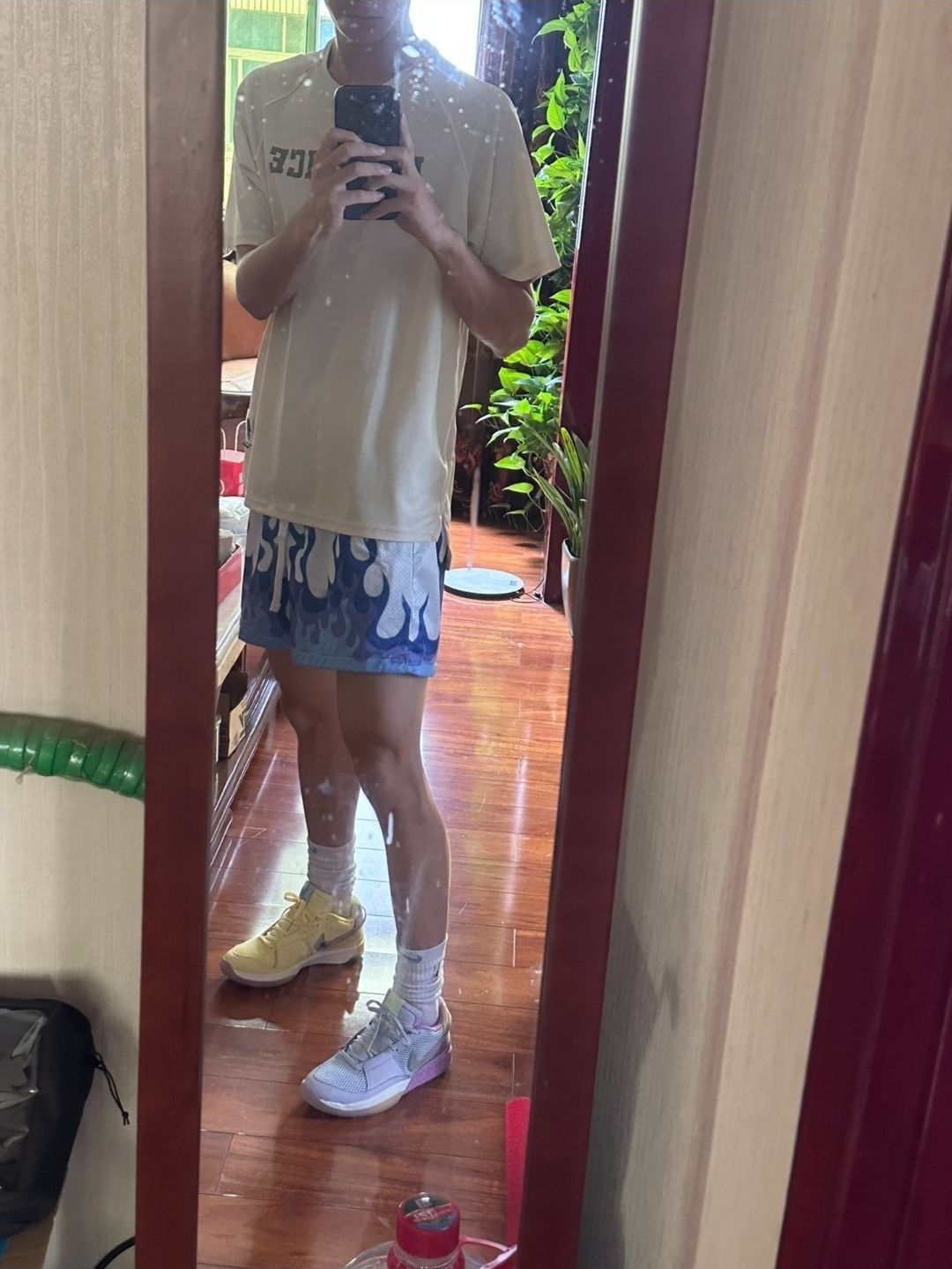 这条裤子真不错~真的很百搭