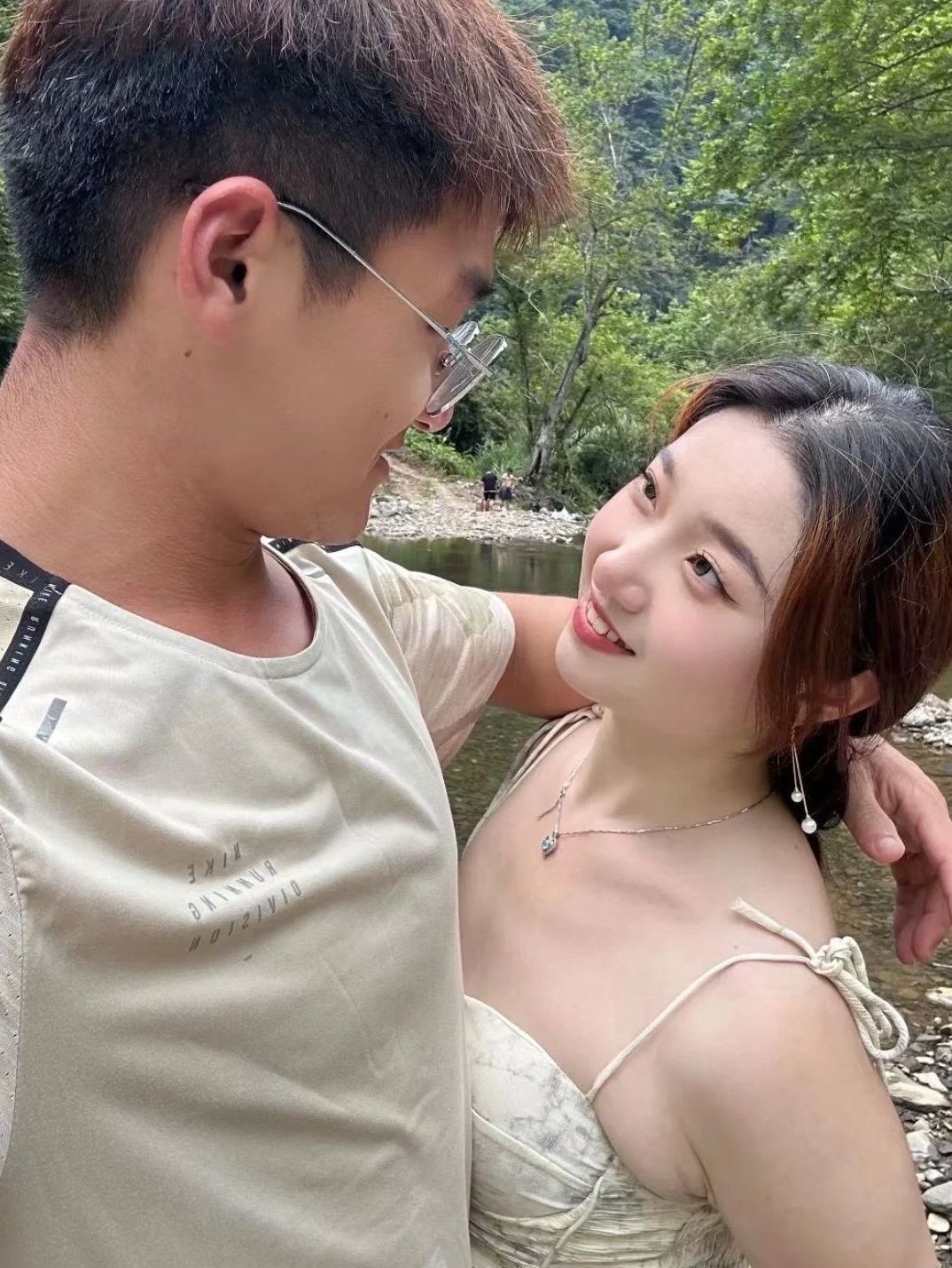 和女朋友出来旅游了，也得注意一下形象😜