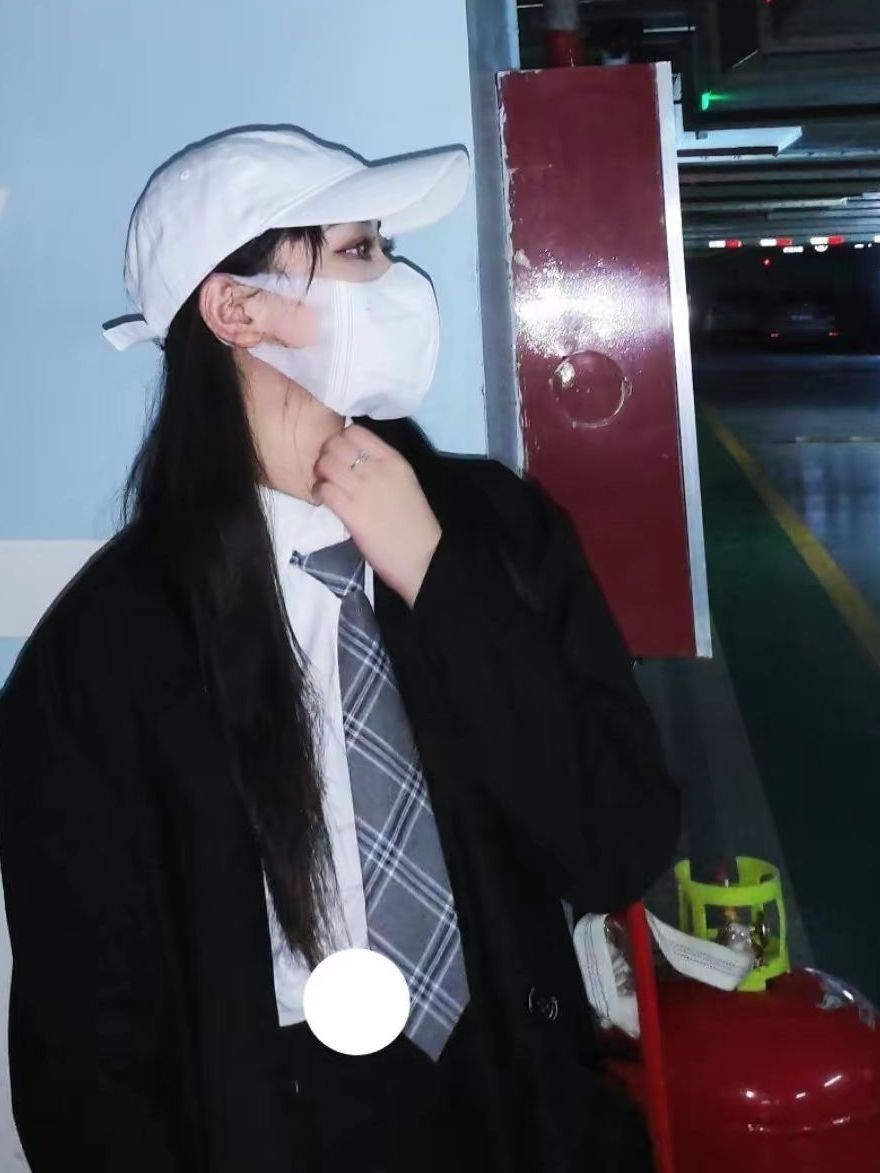 西装和帽子真的也超搭哦。