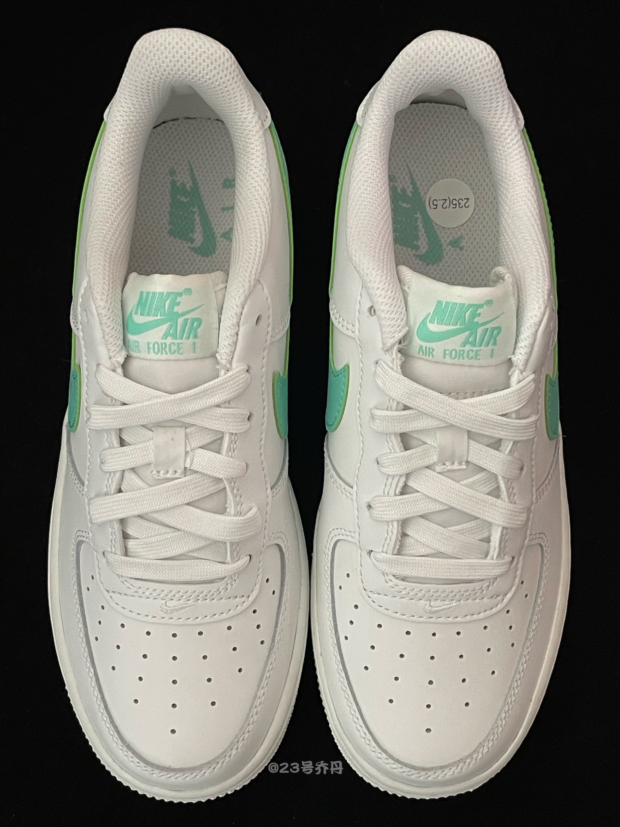 🔥哇塞，这双4⃣️0⃣️0⃣️➕的清新『白绿』板鞋👟太适合夏天啦‼️