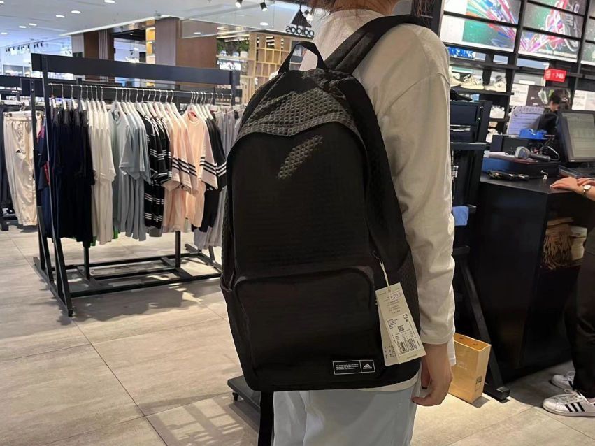 Wow！新买的大容量背包◾️不止亿点点酷！