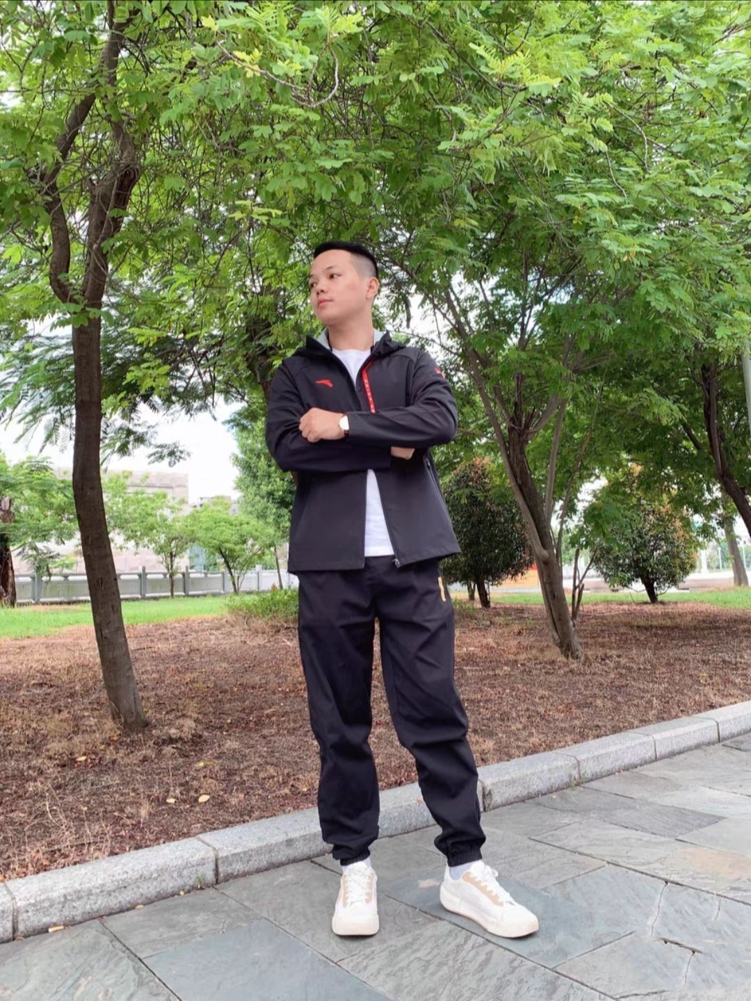 Anta防水连帽冲锋衣穿搭分享