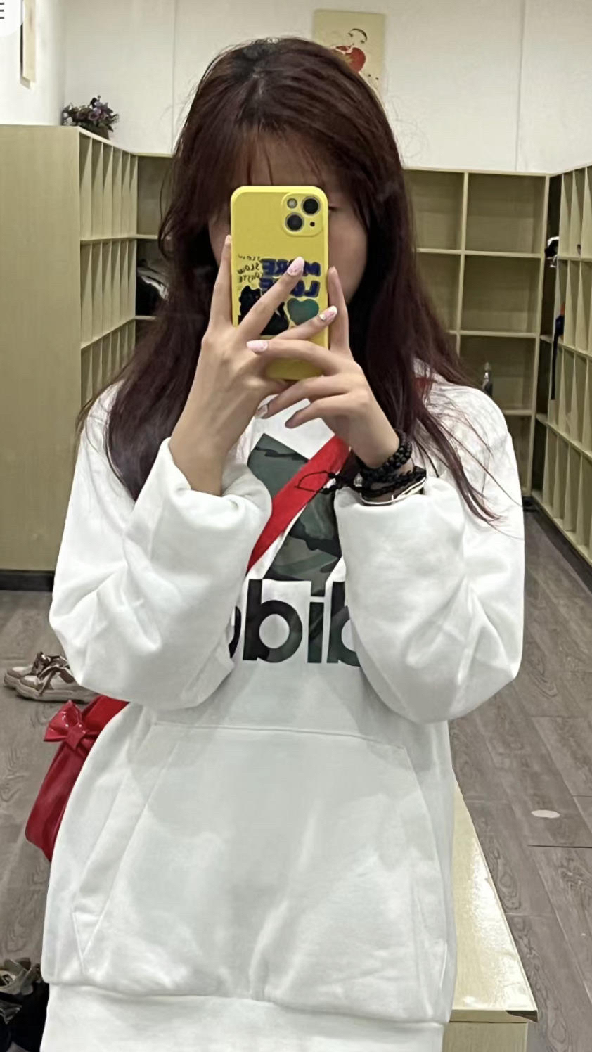 好喜欢 Adidas卫衣冲
