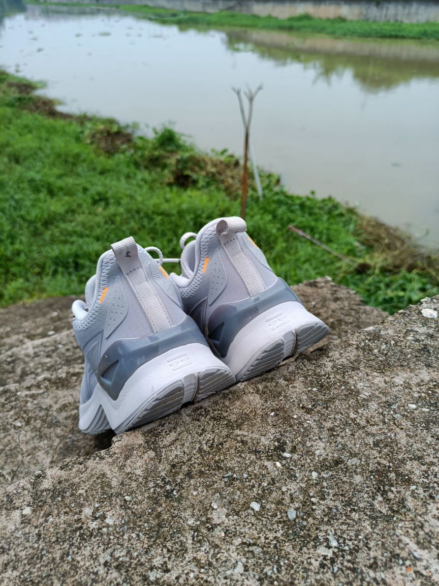 🥈2开高级灰配色的越影跑鞋!