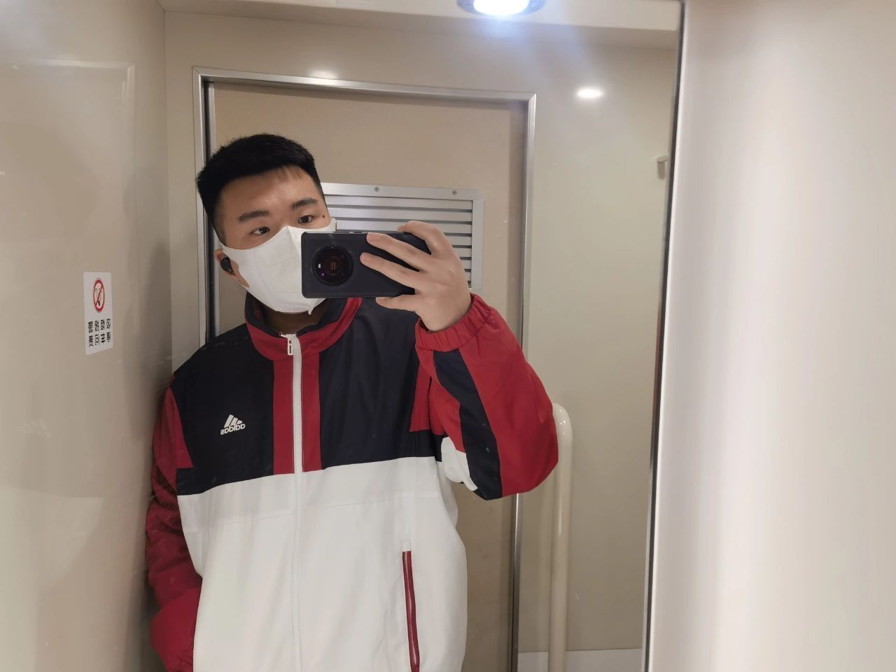 跟着买就对了 | 黑白红拼接夹克真的谁穿谁帅
