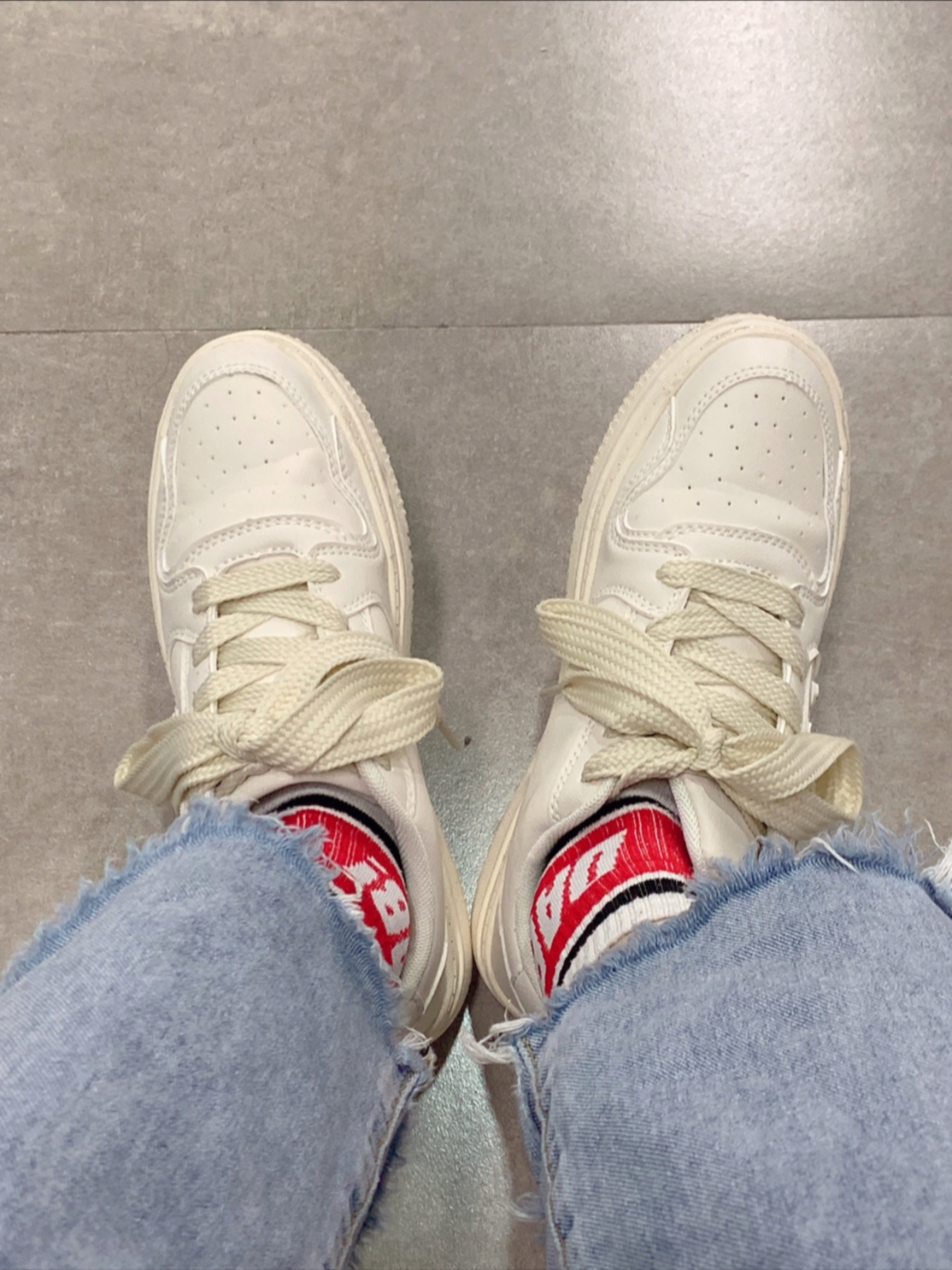这双小白鞋踩进谁的心巴了?!