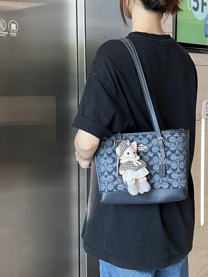 包包里的C位一一必须是我的蔻驰托特包