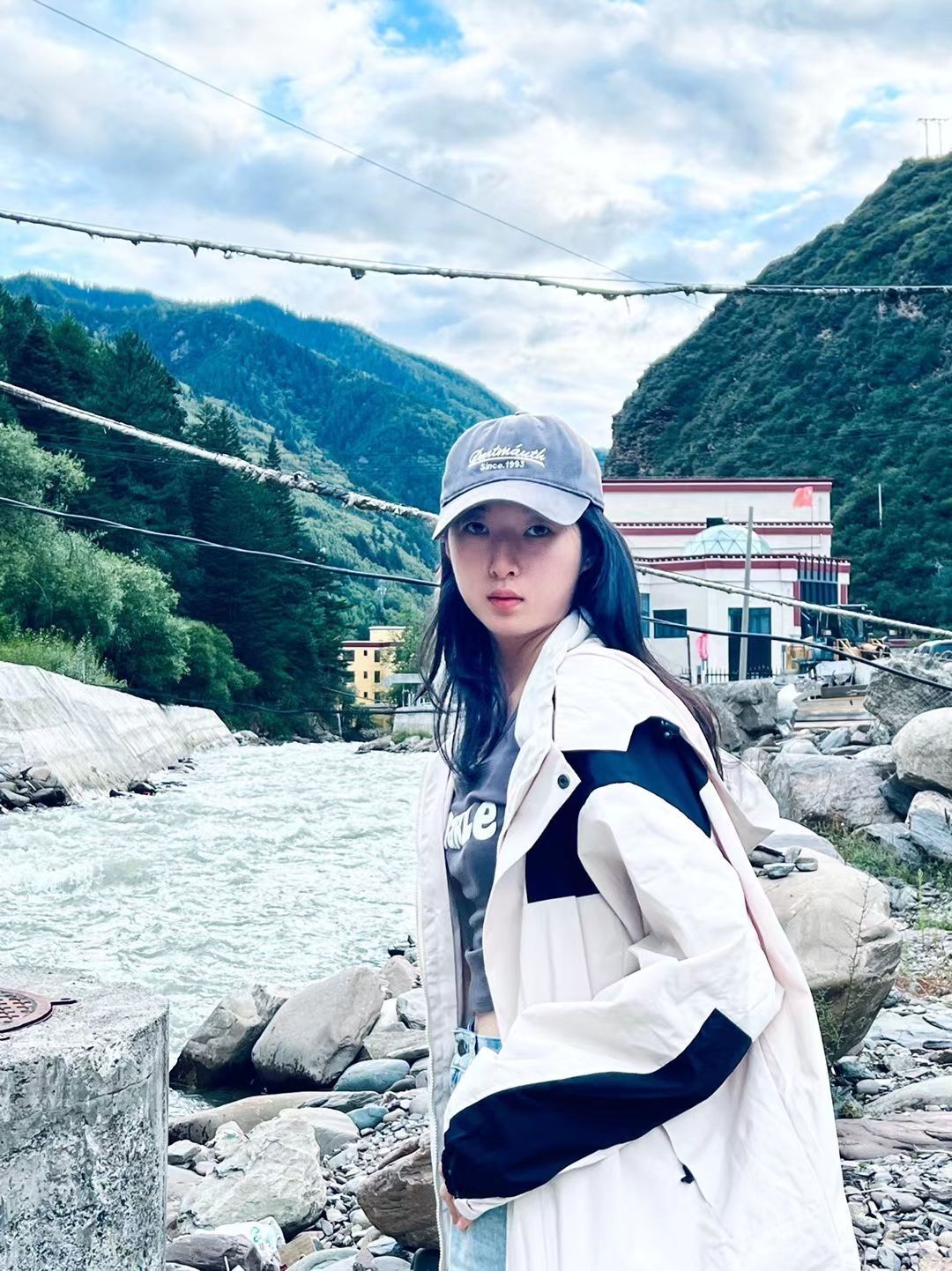 拜托 雪山跟冲锋衣真的太配了😭！