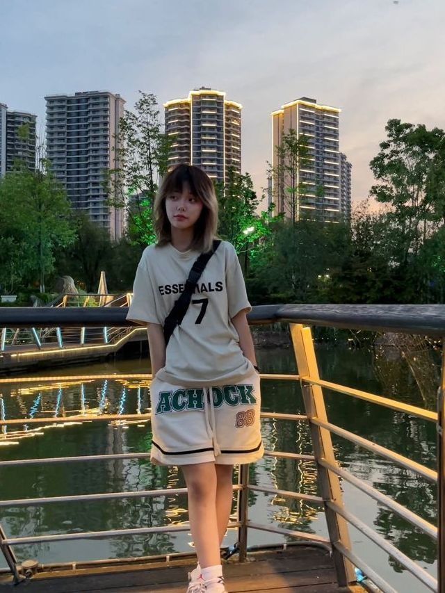 🌟Fear of God Essentials 字母印花圆领短袖，夏日必备👕！