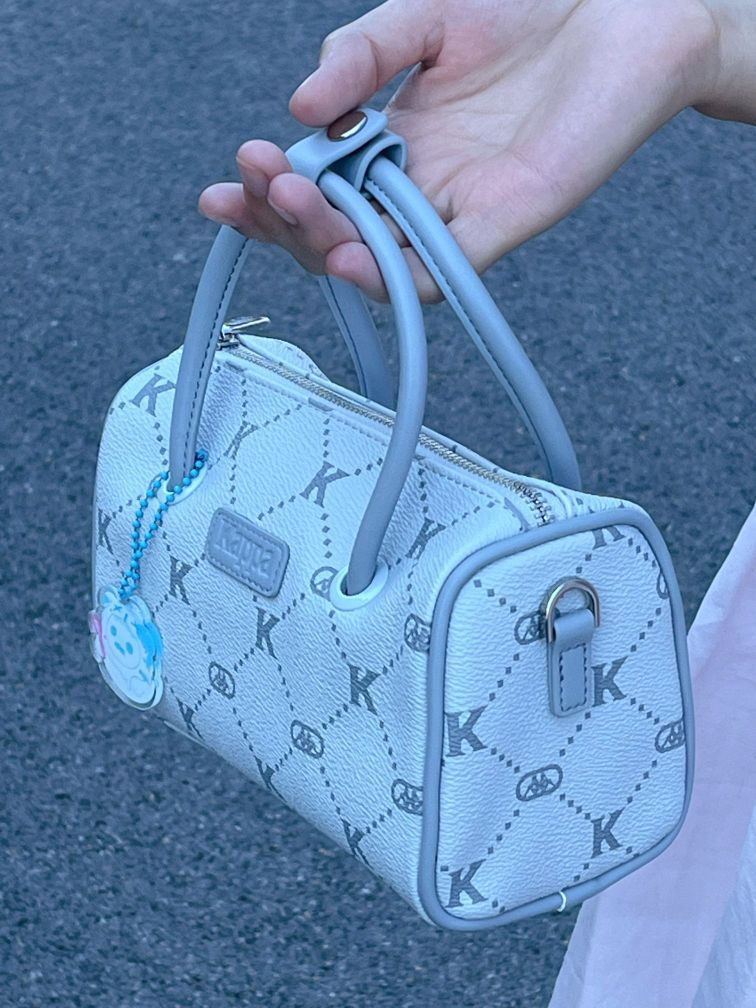 9mε٩(๑> ₃ <)۶ з找到了女大的本命包包