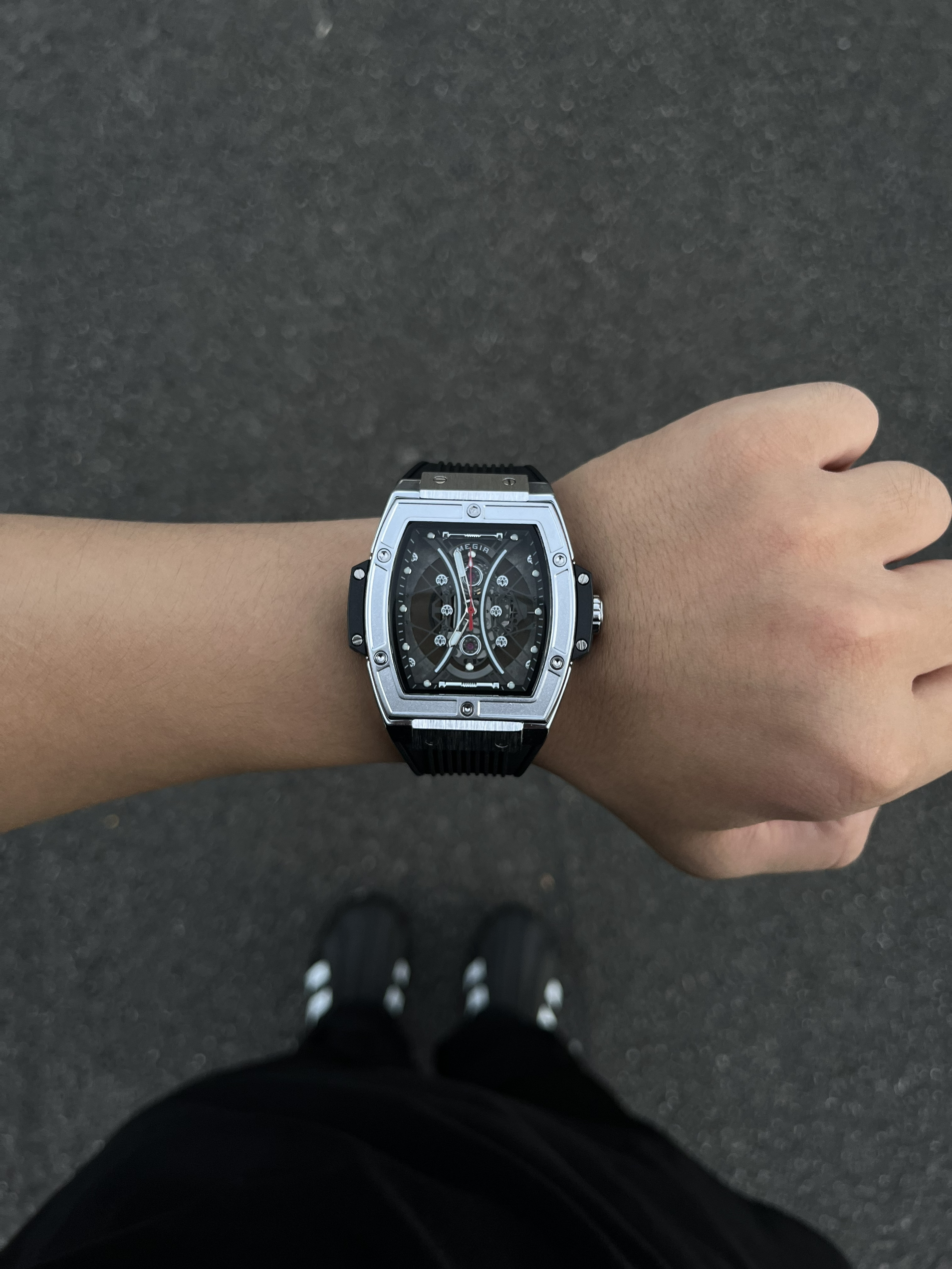 简约干净穿搭⌚️高级感石英表真的很帅