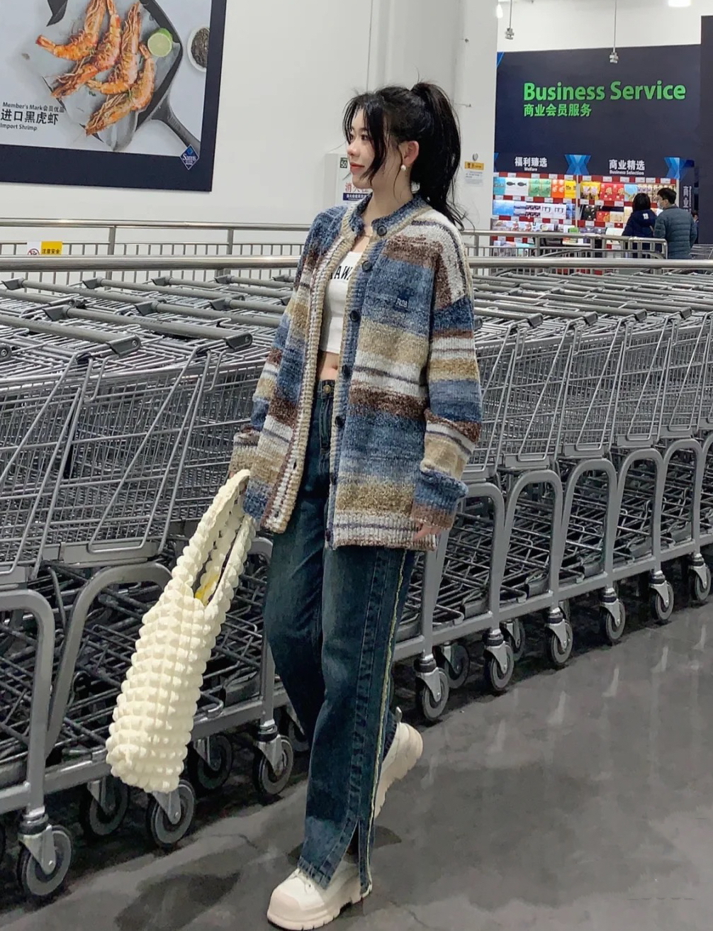 好像是把莫奈的油画穿在身上了
真的是超有
