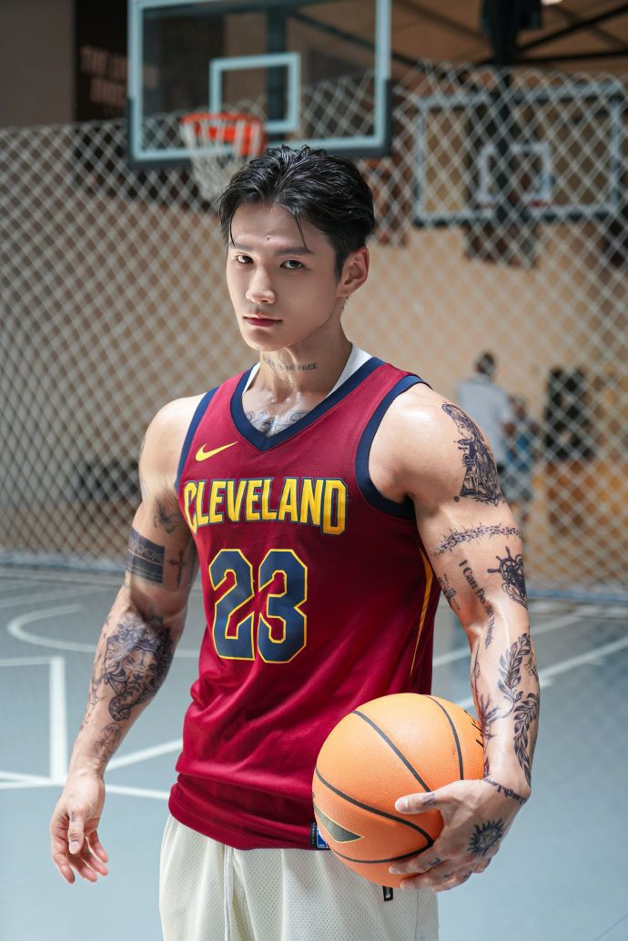 别吹🐮  詹姆斯不喝蛋白粉也掉肌肉