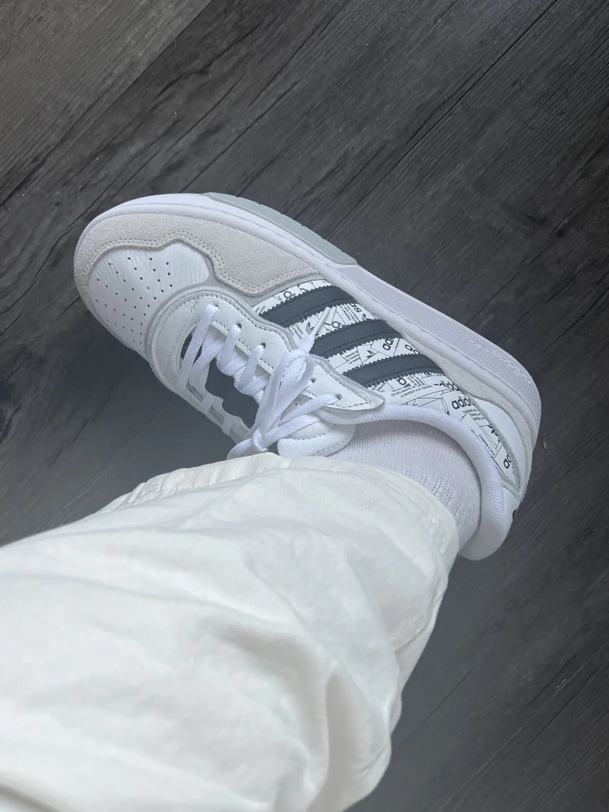 你终于刷到我了😭这双阿迪好耐看啊…