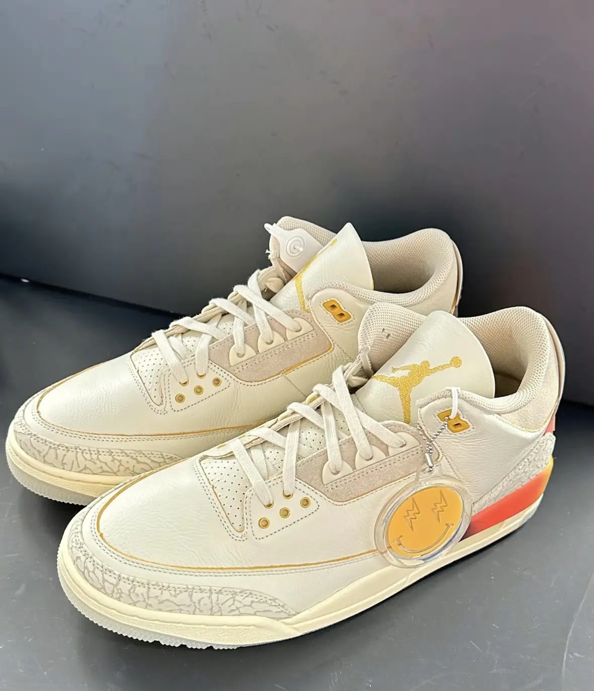 J Balvin x Air Jordan 3落日笑脸高颜值,有点小帅!