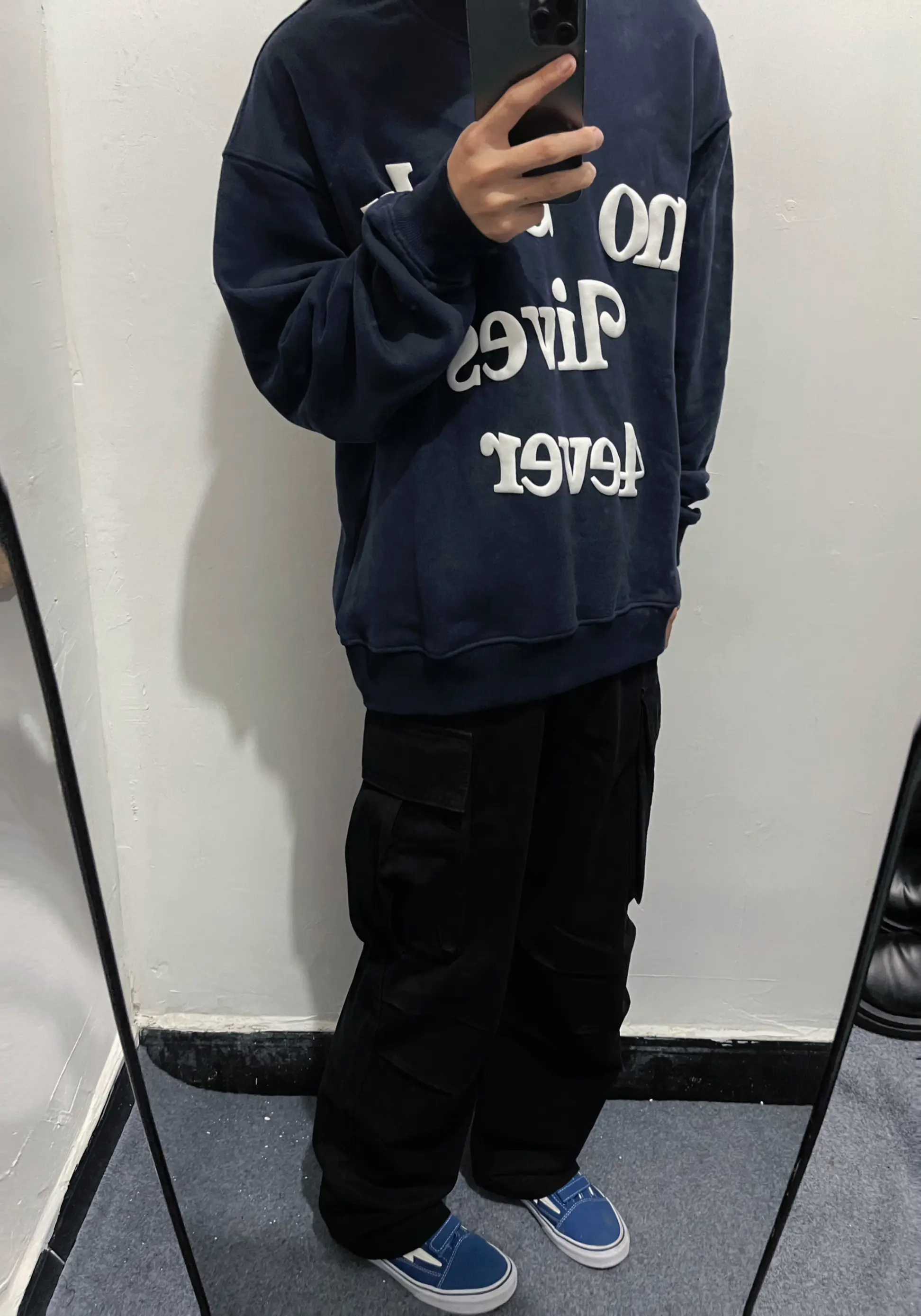 相信我你一定会喜欢这件藏青卫衣嘟!!!